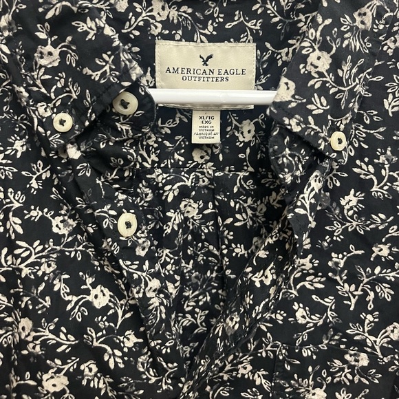 American Eagle Outfitters Men’s XL Classic Fit Floral Button-Down Shirt EUC - Picture 2 of 3